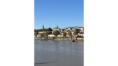 Cruising into picturesque Bourg-sur-Gironde