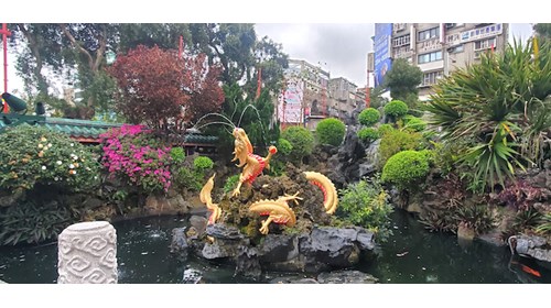 Dragon fountain at Longshan Temple