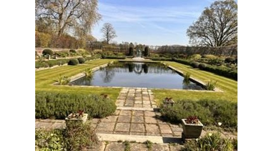 London & Amsterdam with Warwick Castle 