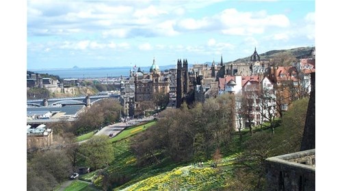 Edinburgh awaits travelers with wonderful views!