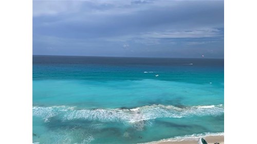 Beautiful waters in Cancun!