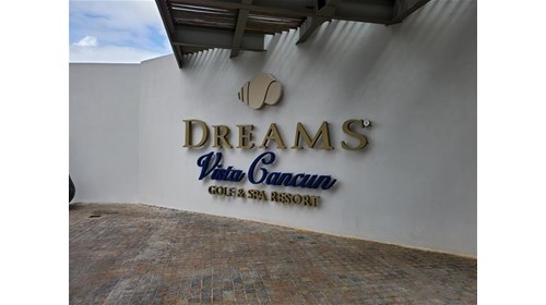 Entrance to Dreams Vista Cancun