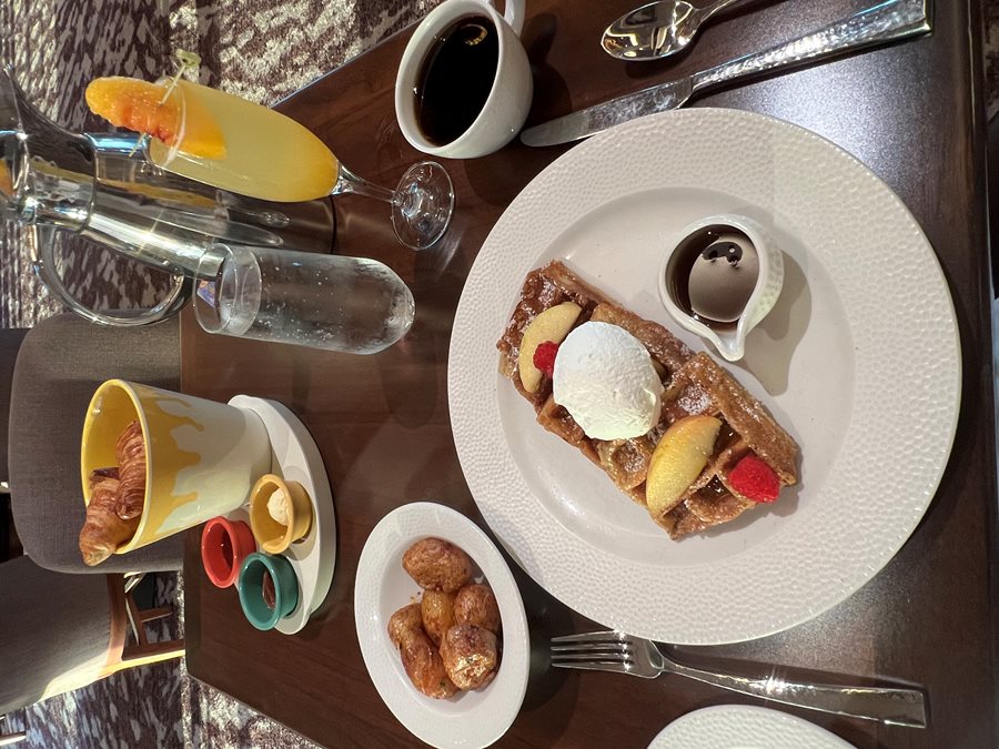 Breakfast at Topolino’s Terrace