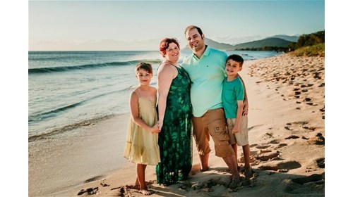 Family photos near Aulani in Oahu, Hawaii