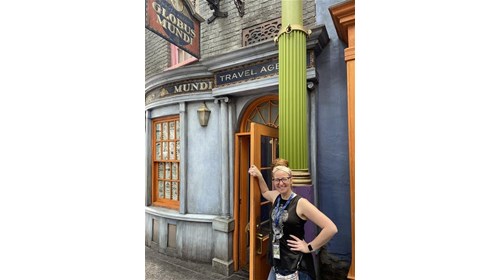 Globus Mundy Diagon Alley: Because…Travel Agent