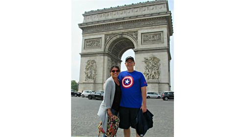 The iconic Arc de Tr0mphe
