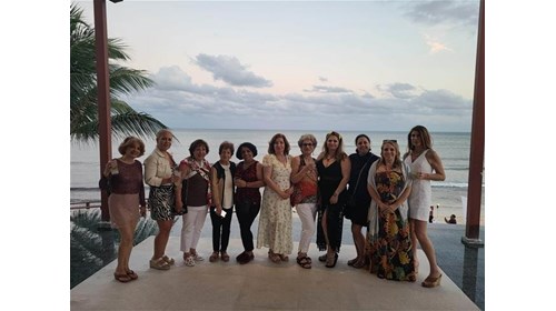 Shohreh and her group in Cancun, March 2023