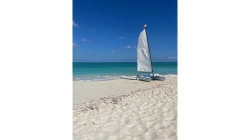The blue waters of Turks & Caicos