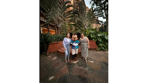 Meeting Mickey before breakfest at Makahiki