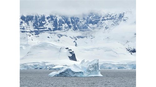 Huge Iceberg in Antarctica