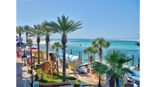 Destin Florida has beautiful beaches,clear water 