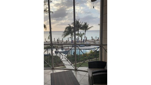 7 Mile Beach Grand Cayman The Meridian Resort