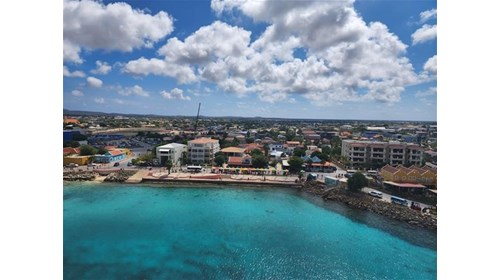 Aruba is beautiful. 