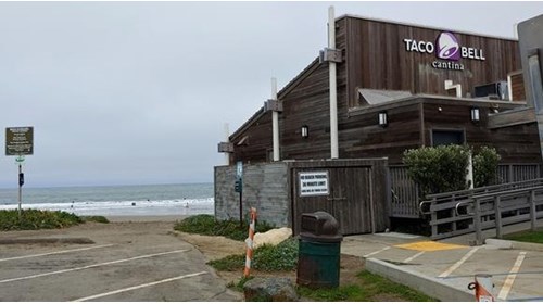 A beachfront Taco Bell in Pacifica, CA