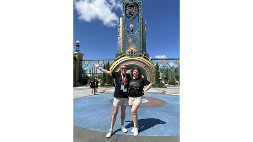 Universal Orlando in an optimal way