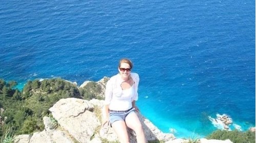 Hiking along the cliffs in Marseille