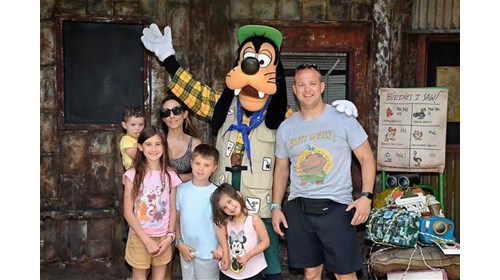 FAMILY TRAVEL EXPERT