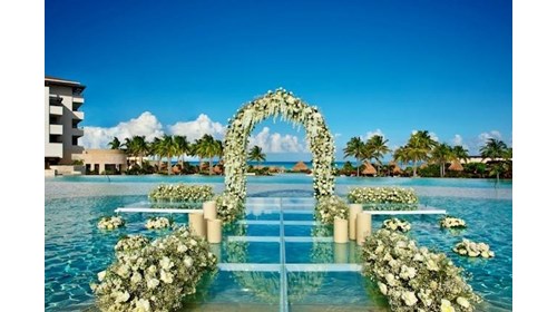 Destination Weddings & Large Groups Specialist