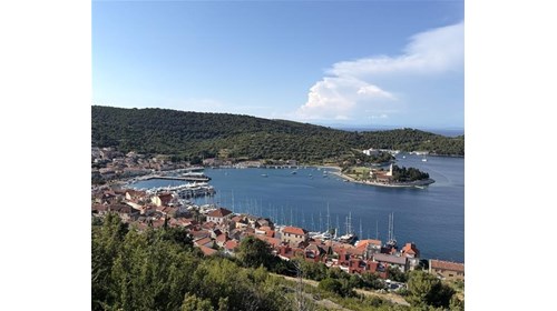 Overlooking Vis Island