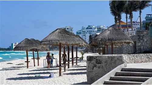 Cancún: Where White Sand Beaches Meet Adventure 