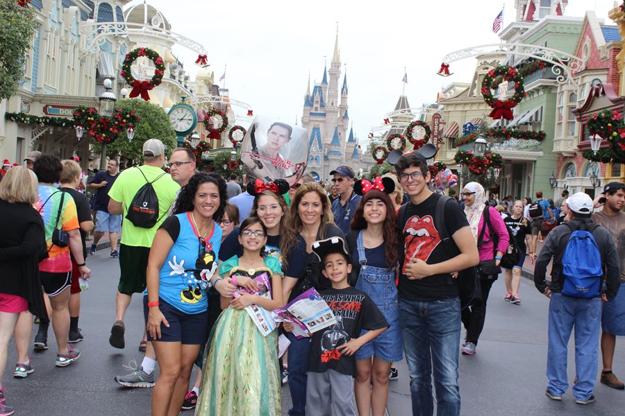 Christmas Family Picture - Magic Kingdom