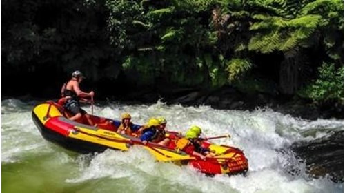 Rafting the Kaituna 7M waterfall
