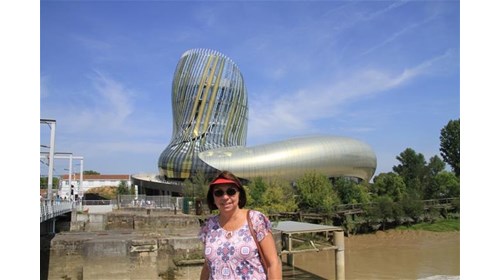 Maureen in front of La Cite du Vin in Bordeaux