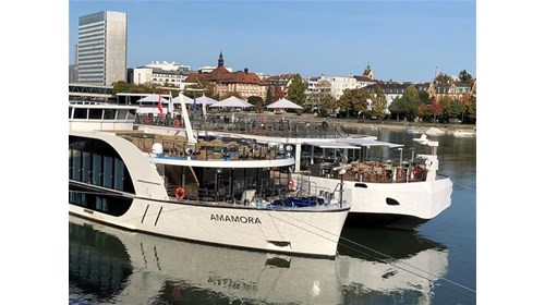 Ama & Viking rafted together in Basel