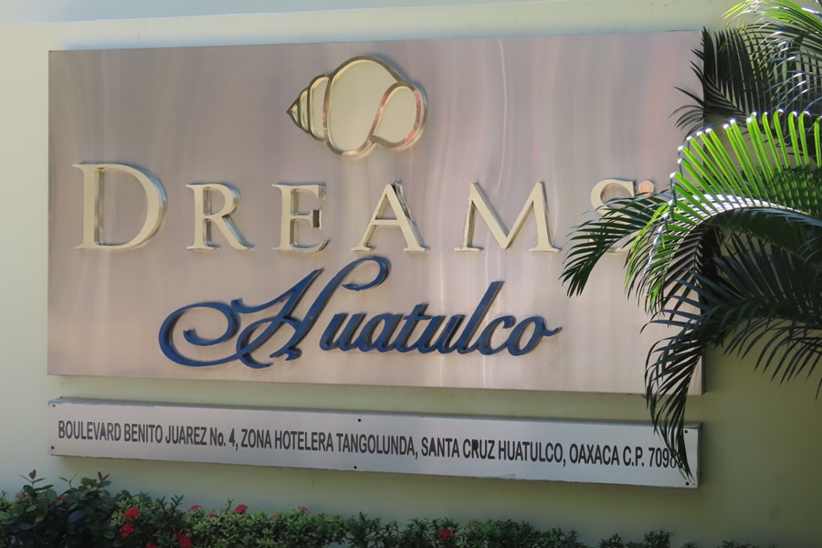 front sign of Dreams Huatulco