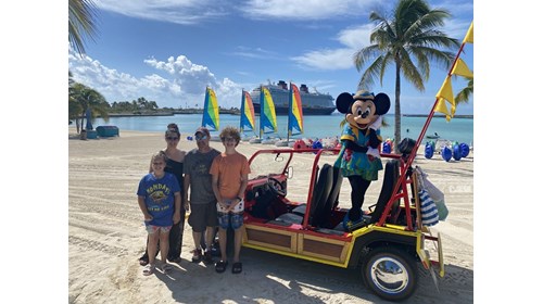 Visiting with Minnie on Castaway Cay!