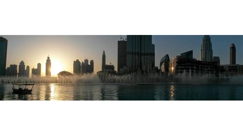 The fountain light and water show in Dubai