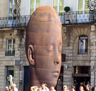 Interesting metal sculpture in Bordeaux on a Uniwo